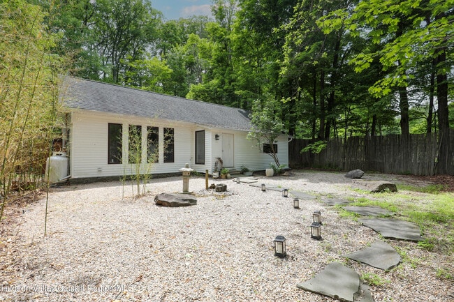 Photo - 10 Fitzsimmons Ln