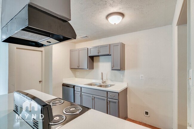 Photo - 3237 Chalmette Ct