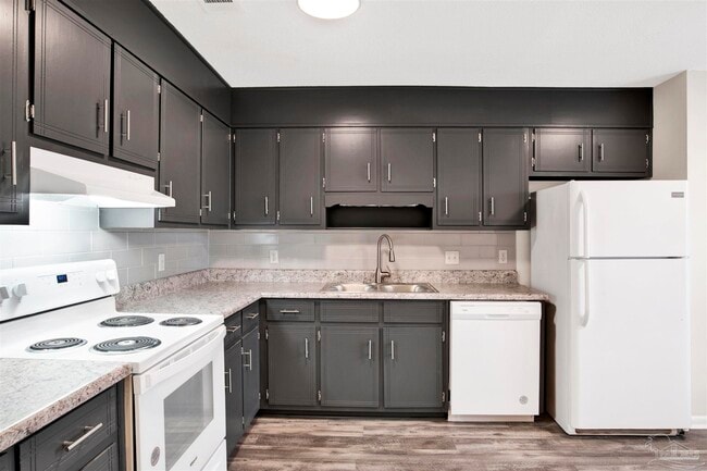 Photo - 1382 Fairchild St