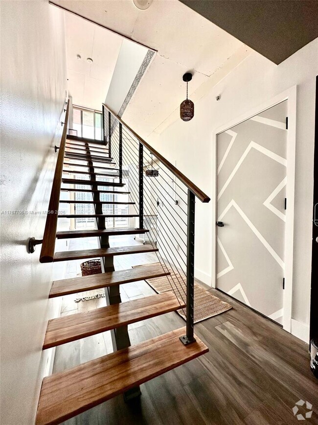 Building Photo - 690 SW 1st St Unit 2508 Rental