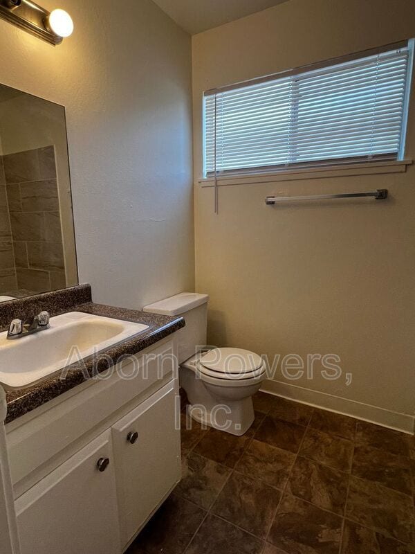 Photo - 1235 Williams Way