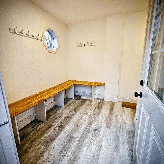 Mud Room - 7314 Big Bend Rd Unit Large Upper Apartment