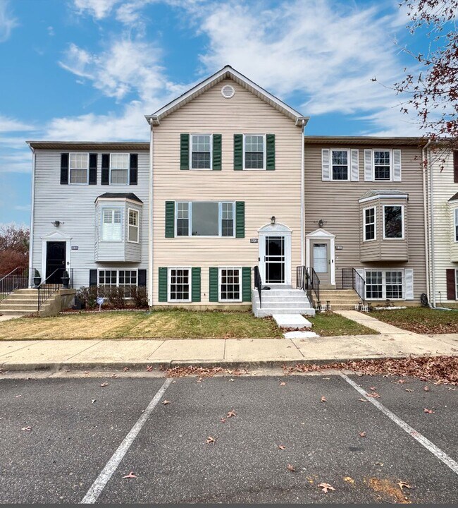 Lovely 3 BR/2.5 BA Townhome in District He... - Lovely 3 BR/2.5 BA Townhome in District He...