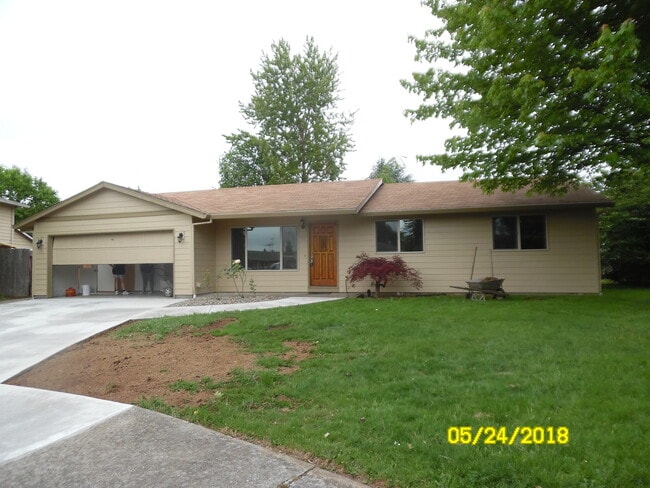 Building Photo - 745 SE Alethea Way
