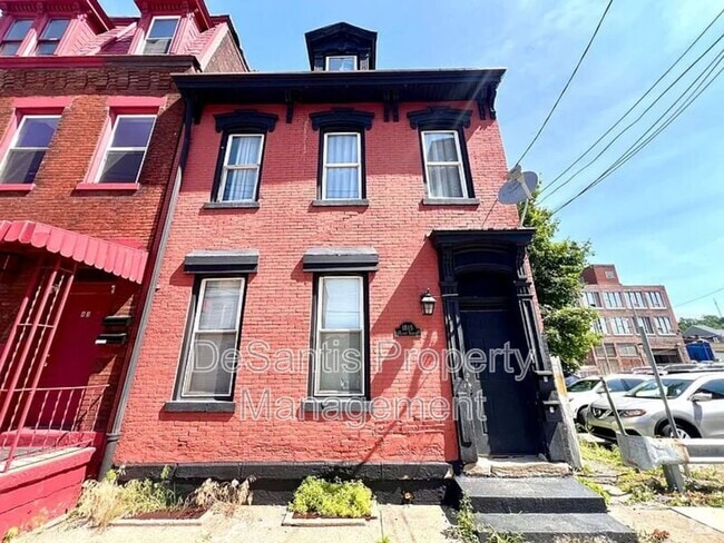 Building Photo - 1815 Locust St Unit #2 Rental