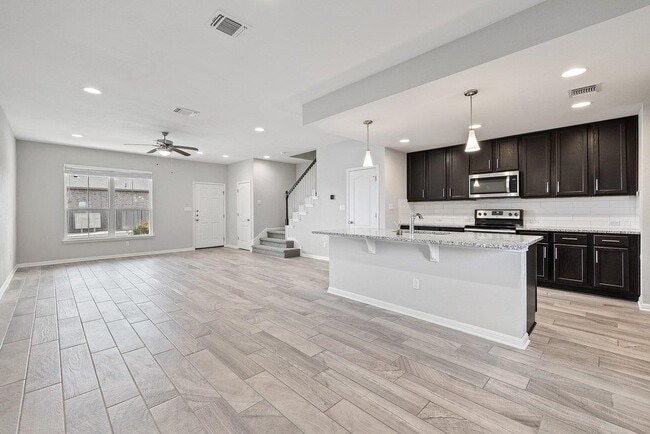 Building Photo - 718 Tinton Falls Ln