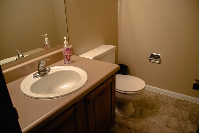 Photo - Quail Creek Apts.