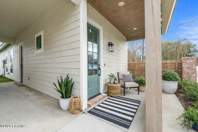 Photo - 121 Mayberry Grv St