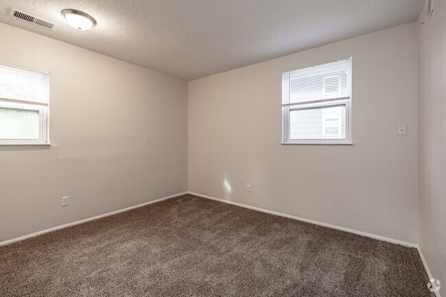 2BR, 1BA - 842 SF