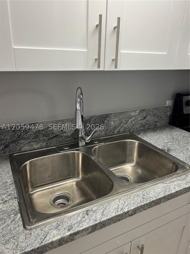 Photo - 645 W 68th St