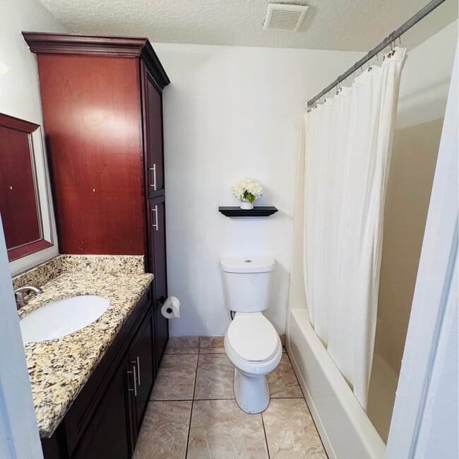 Building Photo - 9355 Dearmont Ave