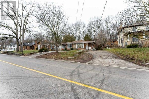 Photo - 368 Fountain St S