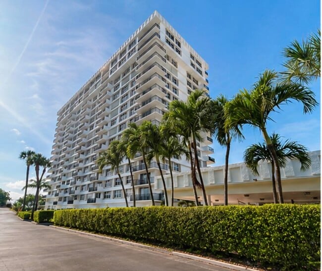 Building Photo - 2121 N Ocean Blvd Unit 201w