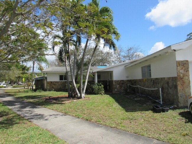 Building Photo - 1601 N Yale Dr Rental
