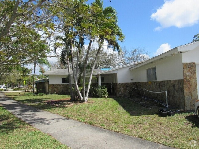 Building Photo - 1601 N Yale Dr Rental