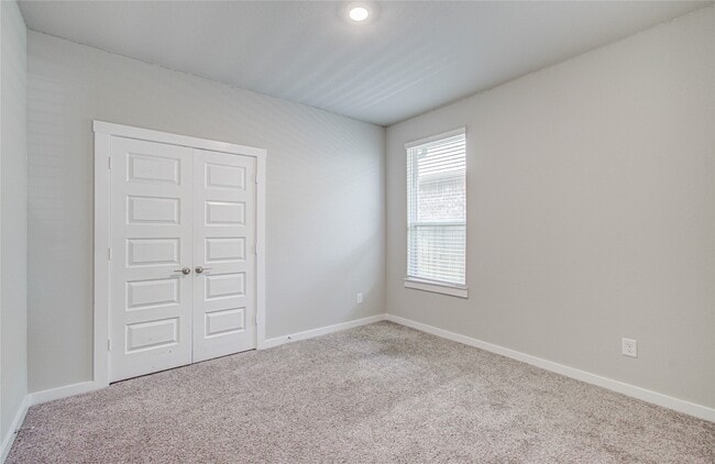 Photo - 28511 Hannahs Harbor Ln