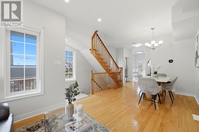 Photo - 1330 Altona Rd
