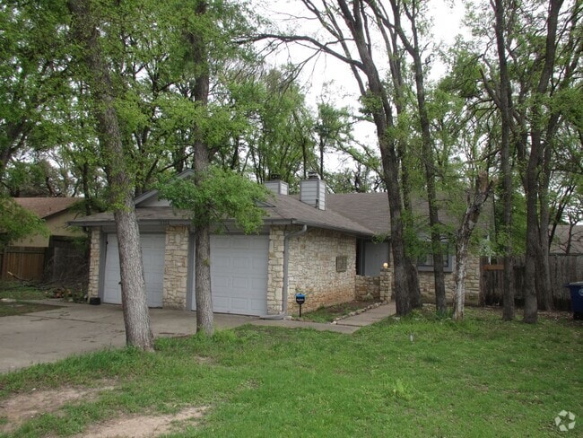 Building Photo - Adorable 2bedroom/1 bath Duplex on Wooded Lot Rental