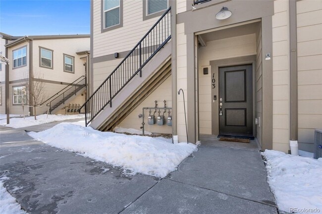 Photo - Like new gorgeous ground level Condo with Detached Garage and open floor plan.