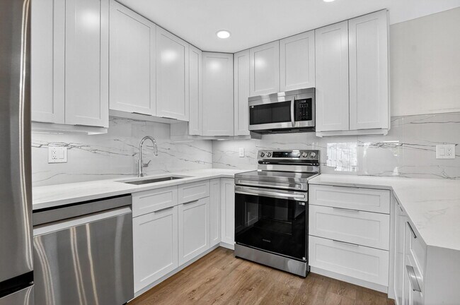 Photo - 1010 NE 8th Ave