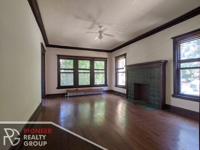 Photo - 2421 N Sawyer Ave Unit 2e