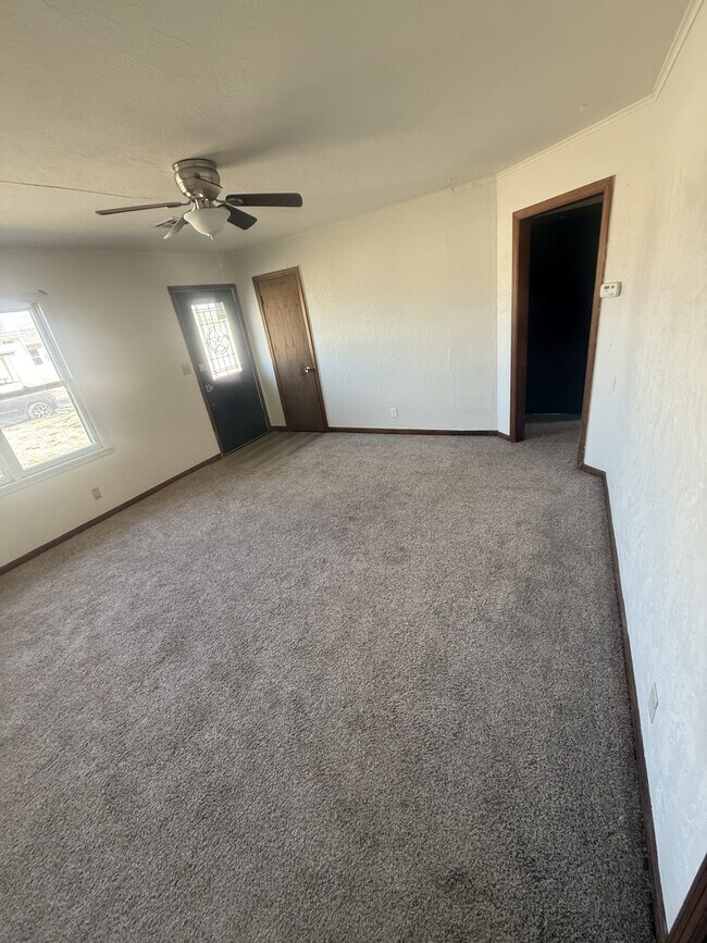 Photo - 2713 W Maine St