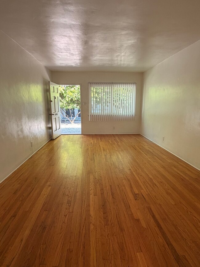 Building Photo - 11675 Magnolia Blvd Unit 2