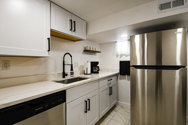 Photo - 1422 Tennyson St