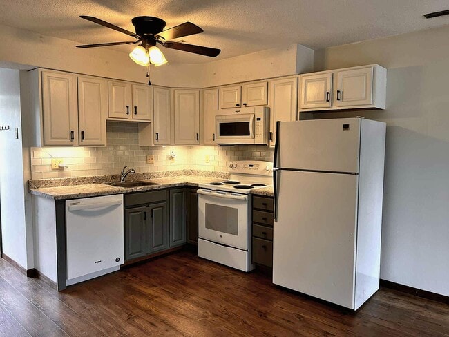 Photo - 1421 Eastview Dr