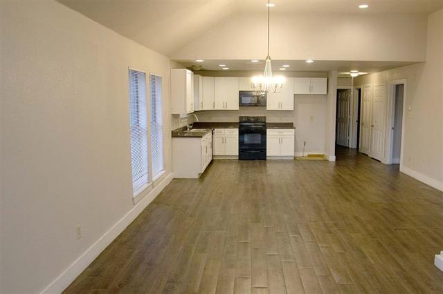 Photo - 907 Meriott St