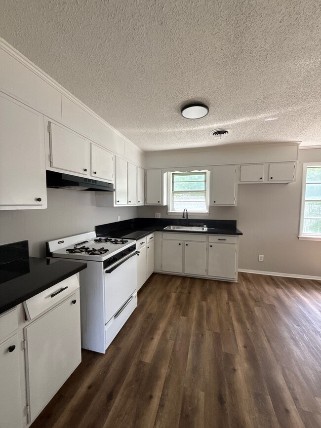 Photo - 147 Tisdale St