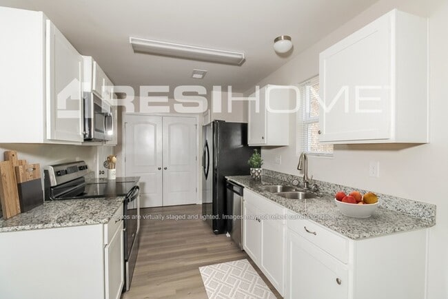 Photo - 194 Queens Cir