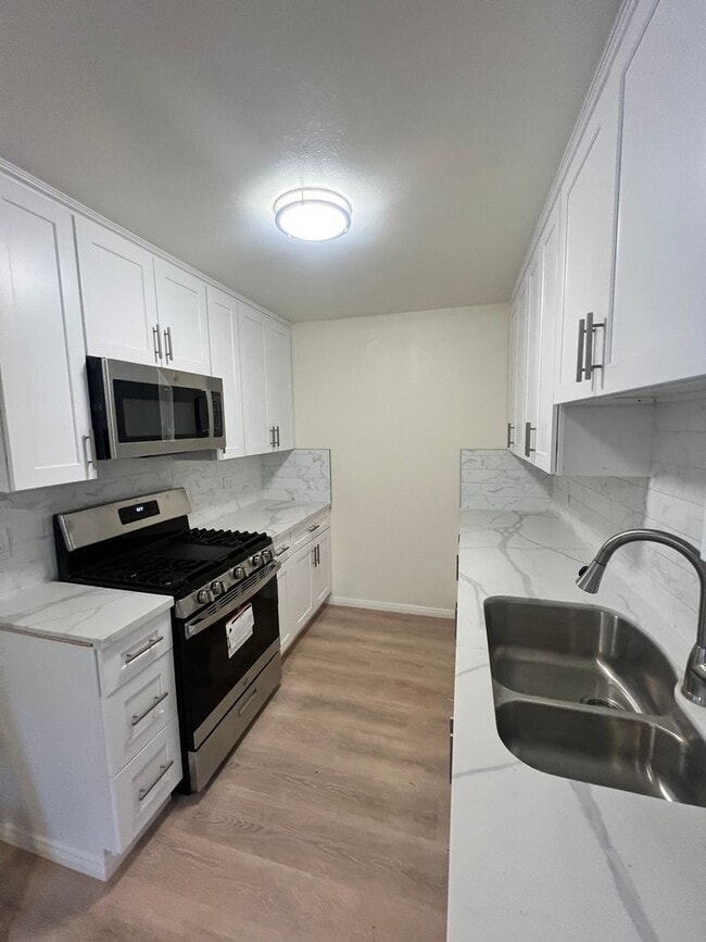 Building Photo - 213-223 Wolff Street Unit 215 Wolff Street Rental