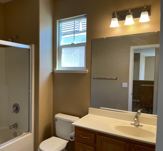 Photo - 157 Maidenhair St