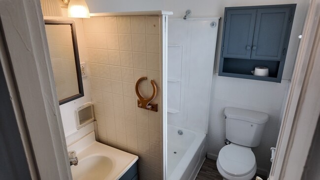 Photo - 3034 Glenway Ave Unidad 2