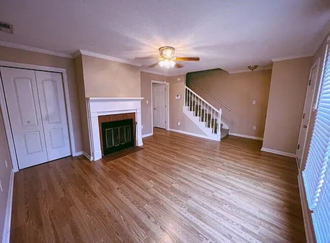 Photo - 21899 Williamsburg Dr