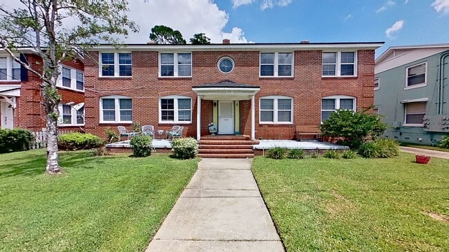 Building Photo - 1245 Belmont Terrace Unit 1245 Belmont Terrace #4