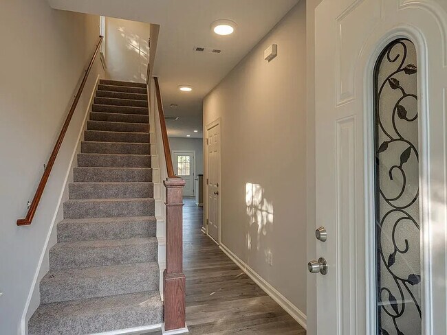 Photo - 411 Longfellow Ln