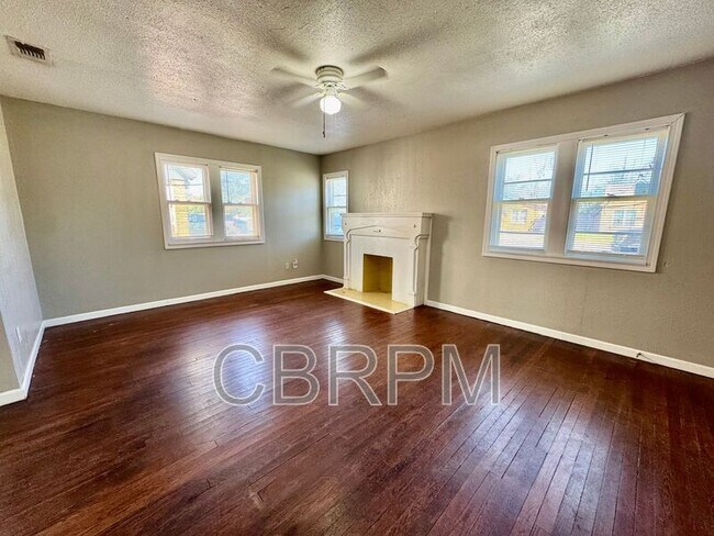 Photo - 2421 22nd St