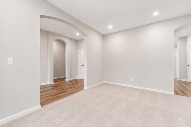 Photo - 807 Littleton Dr
