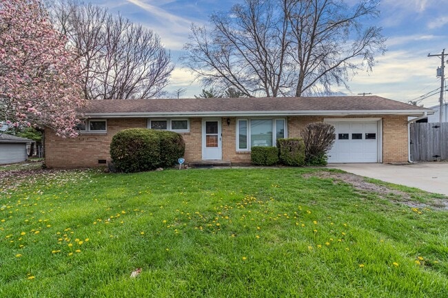 Photo - 3 bedroom, 1 bath ranch home! Close to I-74, on the local MTD bus line!! - Available 05/01/2026