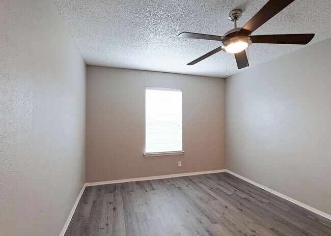 Photo - 531 Bedford Rd Unidad 203