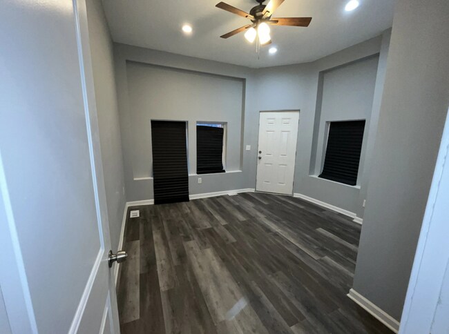 Photo - 800 N Luzerne Ave Unidad 1