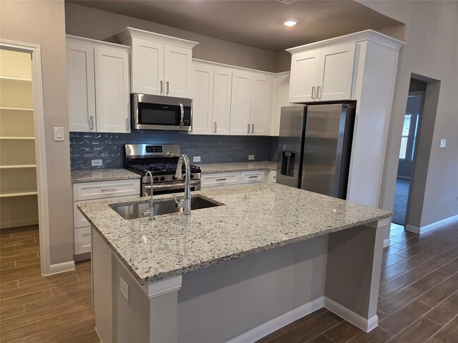 Photo - 208 Comet Pointe Dr House