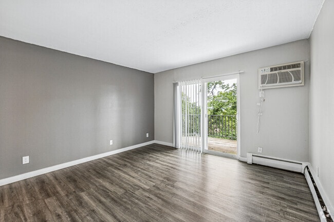 2BR, 2BA - 1,150SF - Living Room