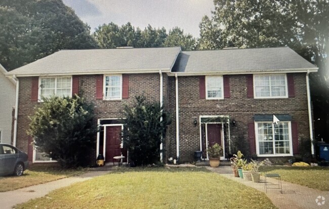 Building Photo - 2816 Briar Hill Ln SE Rental