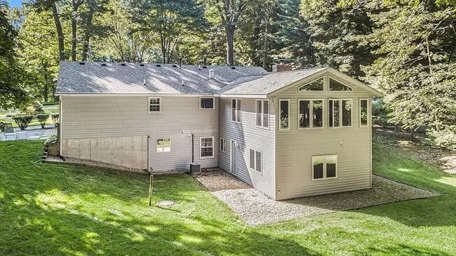 Photo - Beautiful 3BD/2.5BA Ranch in Park-like Setting