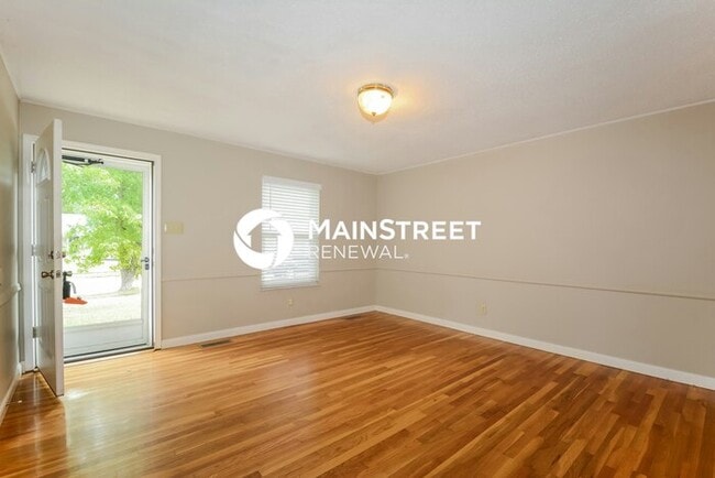 Photo - 3 Bedroom Pet-Friendly Home in Florissant, MO with Main Street Renewal