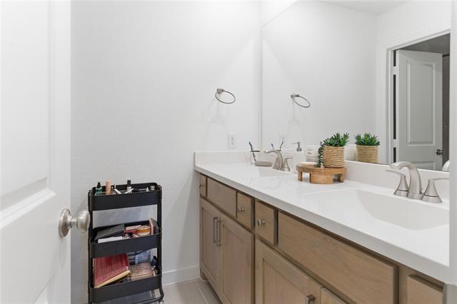 Photo - 13817 Makers Way