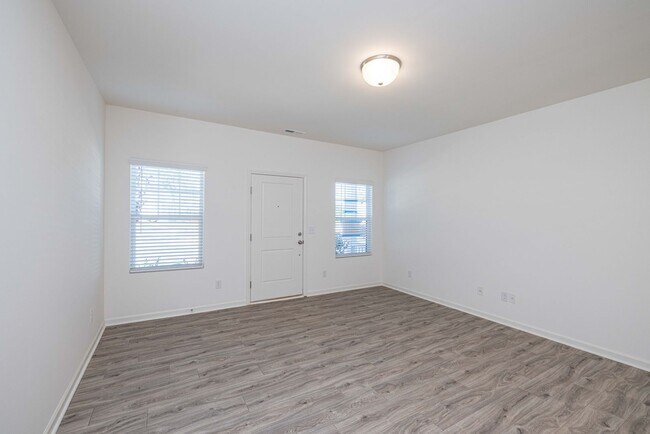 Photo - NOVEMBER SPECIAL - 2 Bedroom Townhome in L...